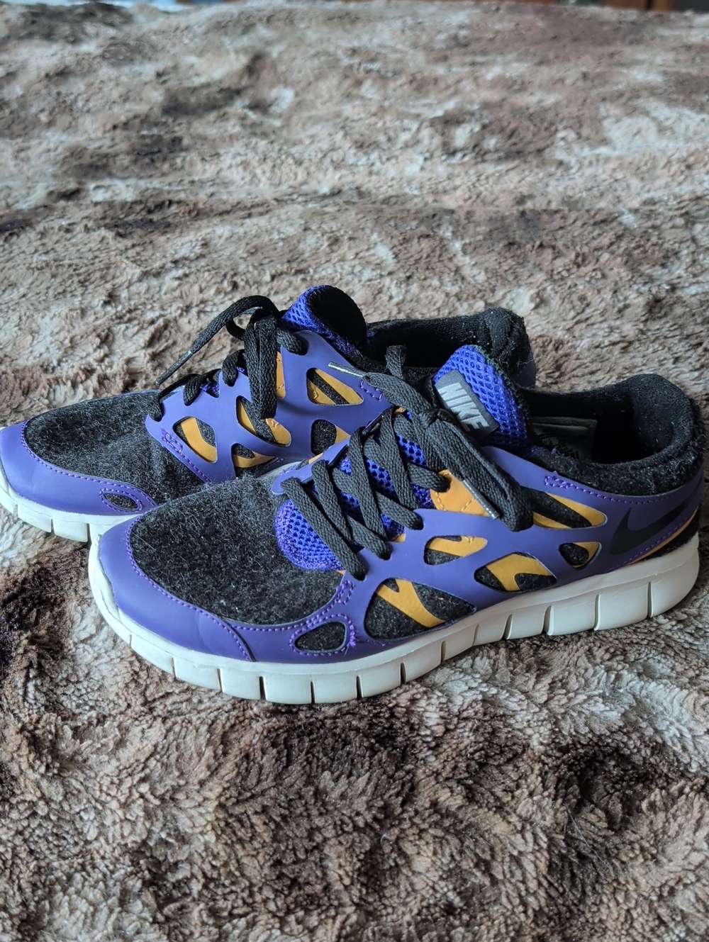 NIKE Women's Free Run 2 - Athletic Running Shoes